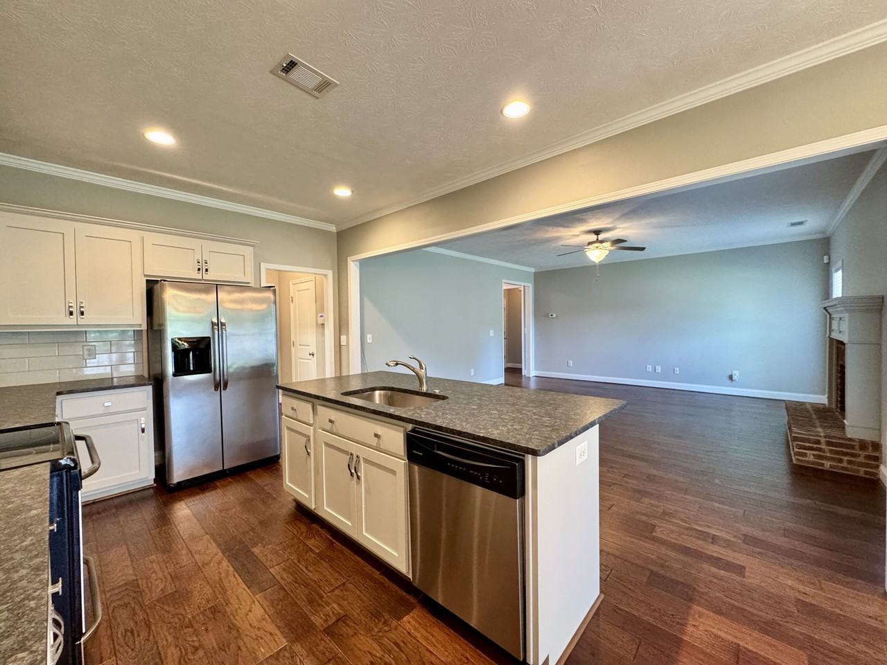 7209 Woodham Ct - Photo 6 of 34