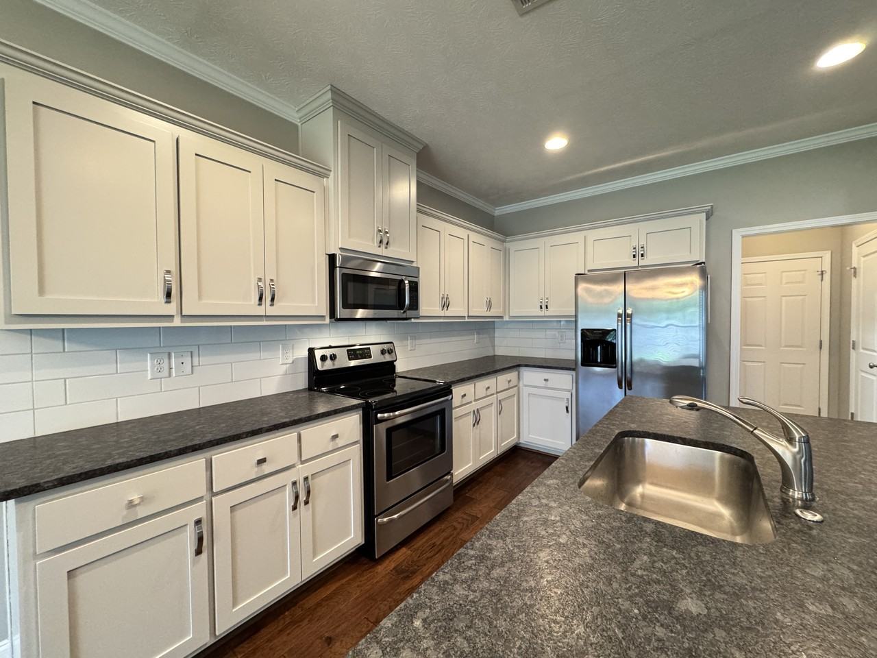 7209 Woodham Ct - Photo 7 of 34