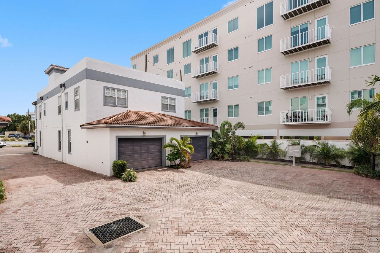 628 3rd Ave S - Photo 3 of 26