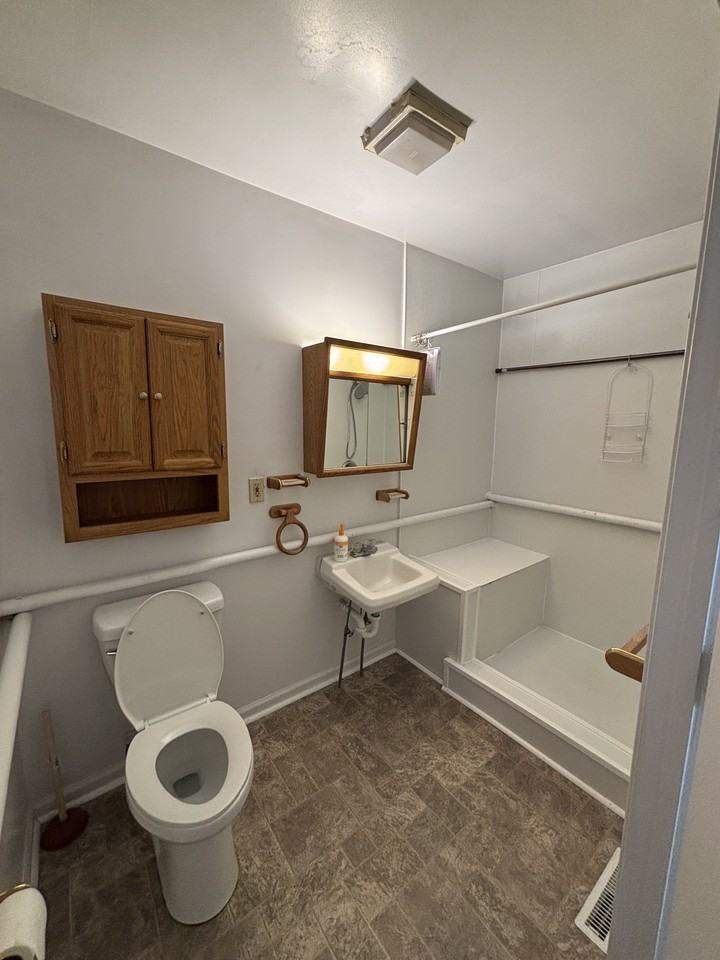 412 Oak Ave - Photo 2 of 2