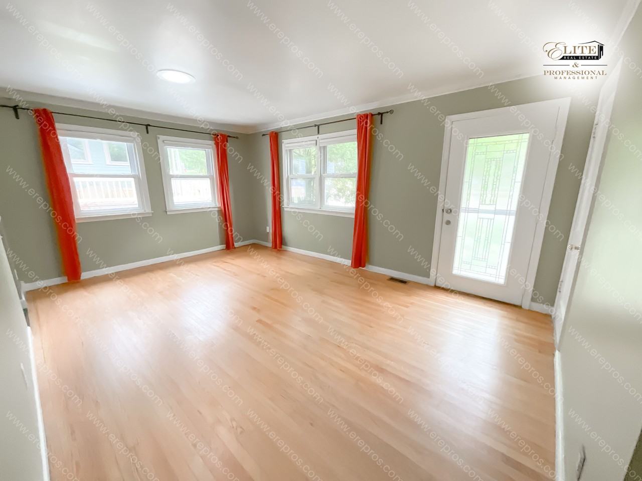 213 W Summit St - Photo 4 of 32