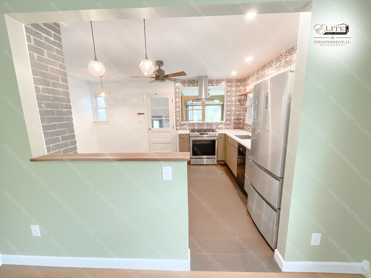 213 W Summit St - Photo 6 of 32