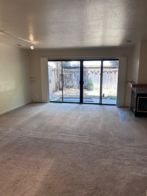 550 Creekside Ln - Photo 3 of 7