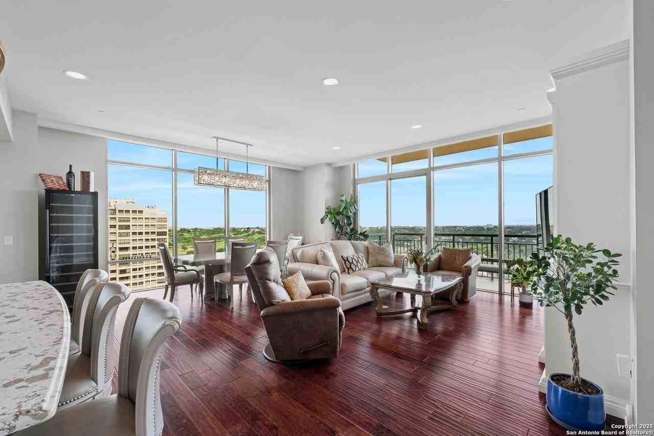 4242 Broadway 1401 - Photo 3 of 40