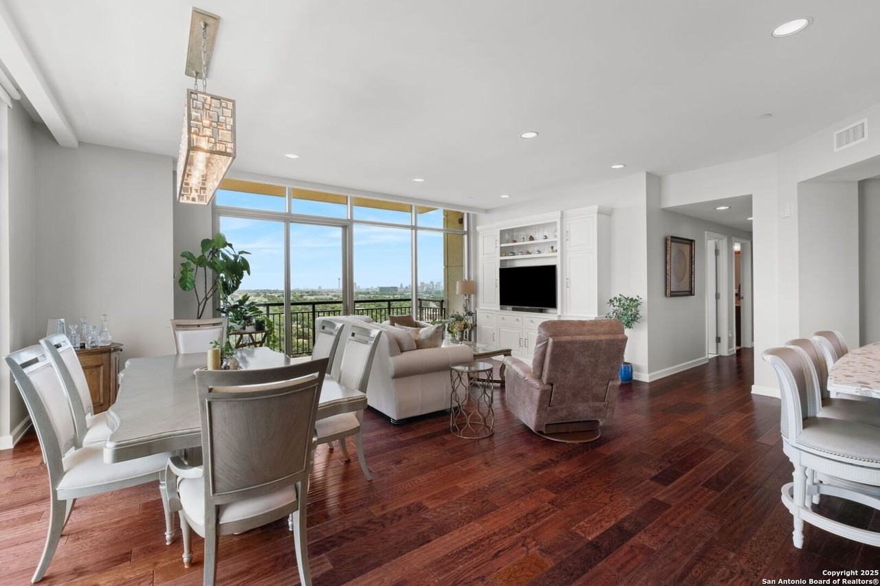 4242 Broadway 1401 - Photo 4 of 40