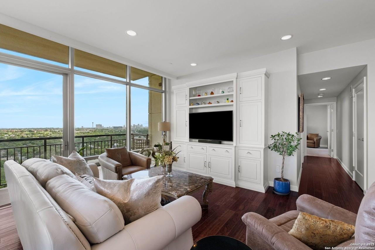 4242 Broadway 1401 - Photo 5 of 40