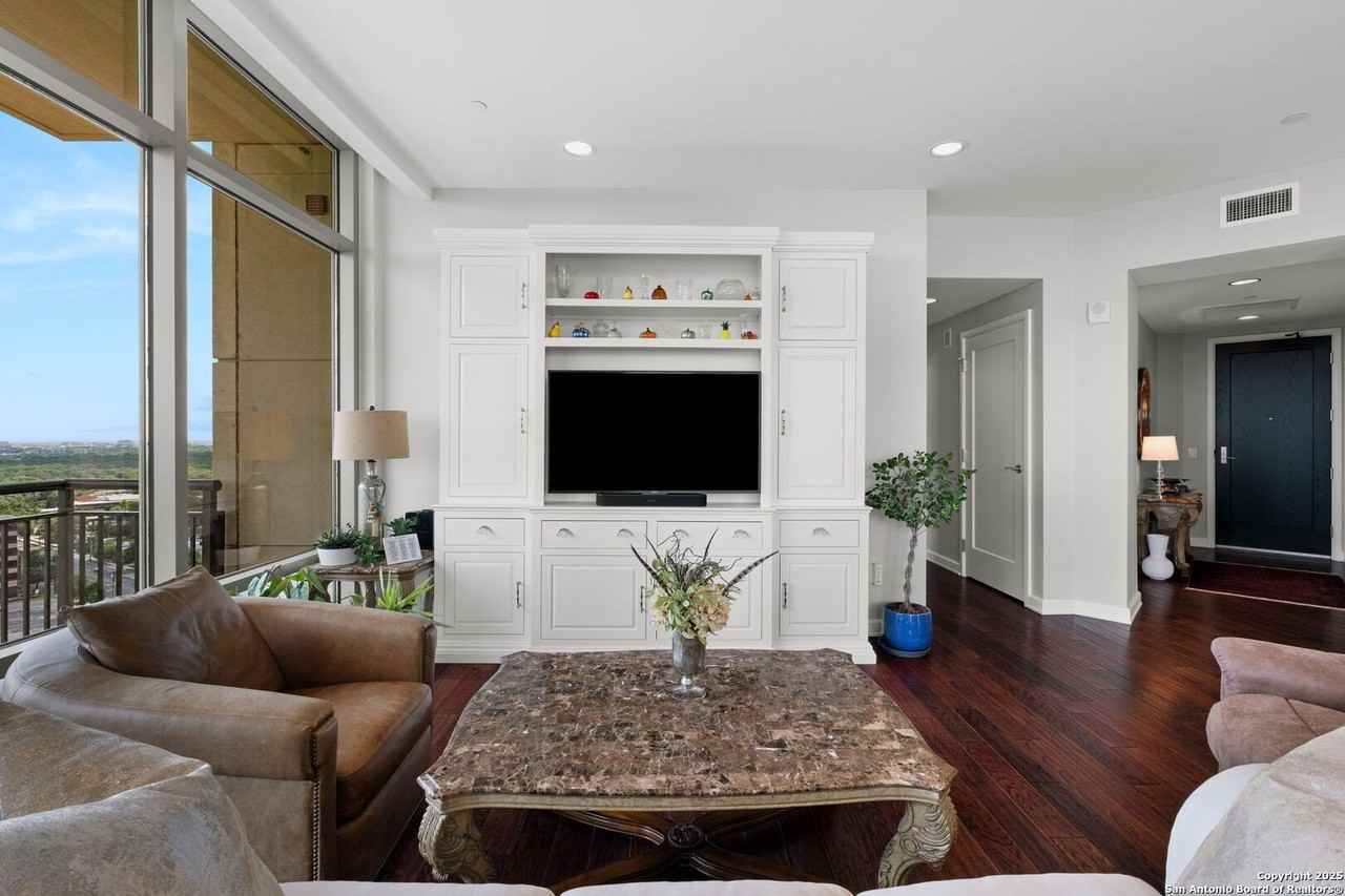 4242 Broadway 1401 - Photo 6 of 40