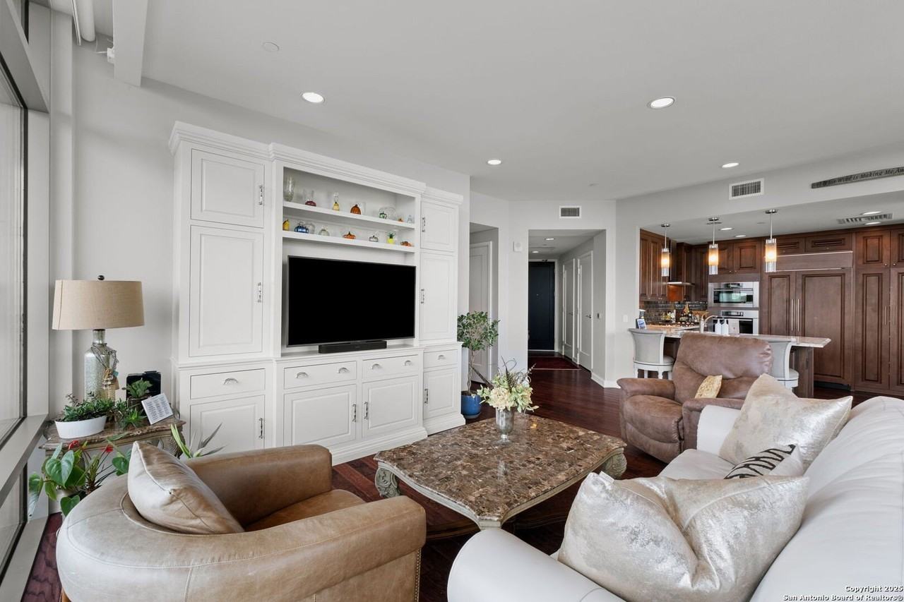 4242 Broadway 1401 - Photo 7 of 40