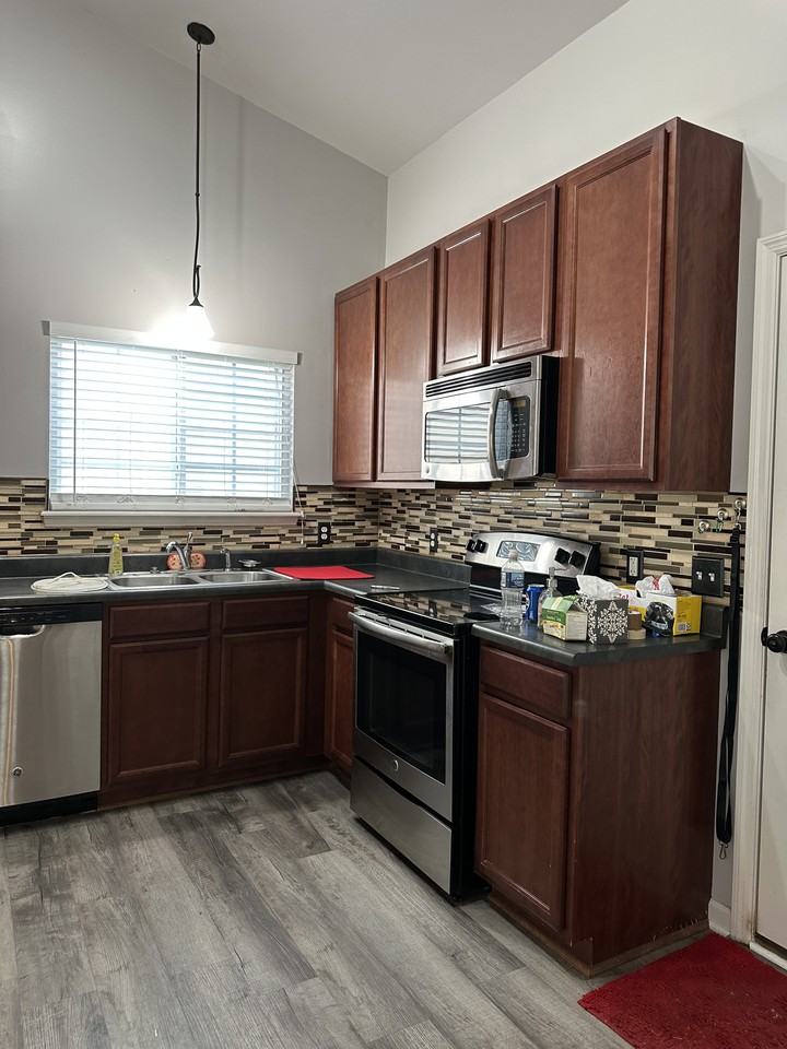 428 Ramblewood Way - Photo 4 of 35