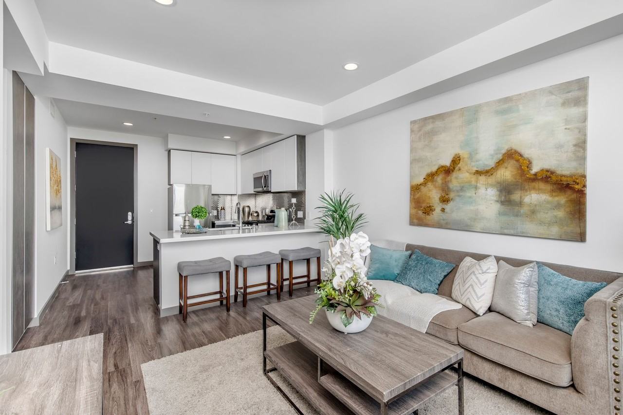 Welcome Home to Venice Luxury Apartments! - Photo 6 of 18