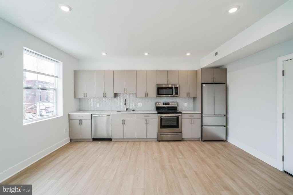 646 N 32nd St #1 - Photo 3 of 16