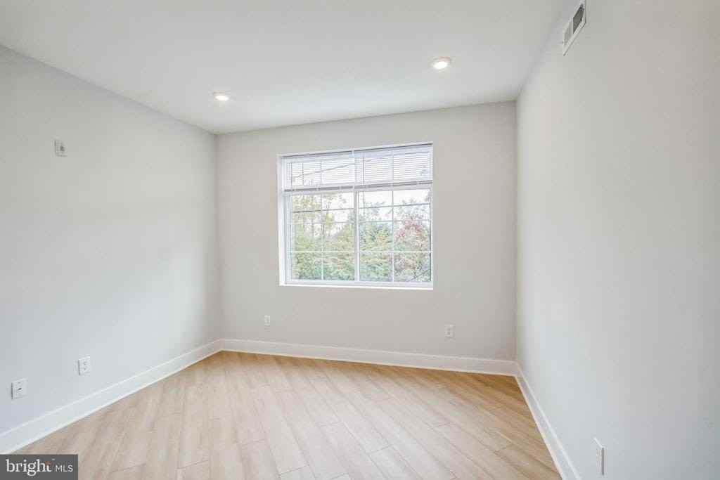 646 N 32nd St #1 - Photo 7 of 16