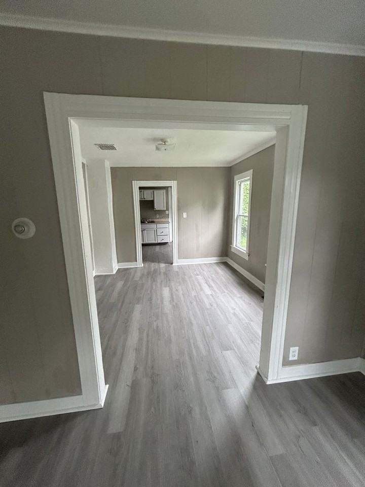 707 W 18th St - Photo 3 of 5