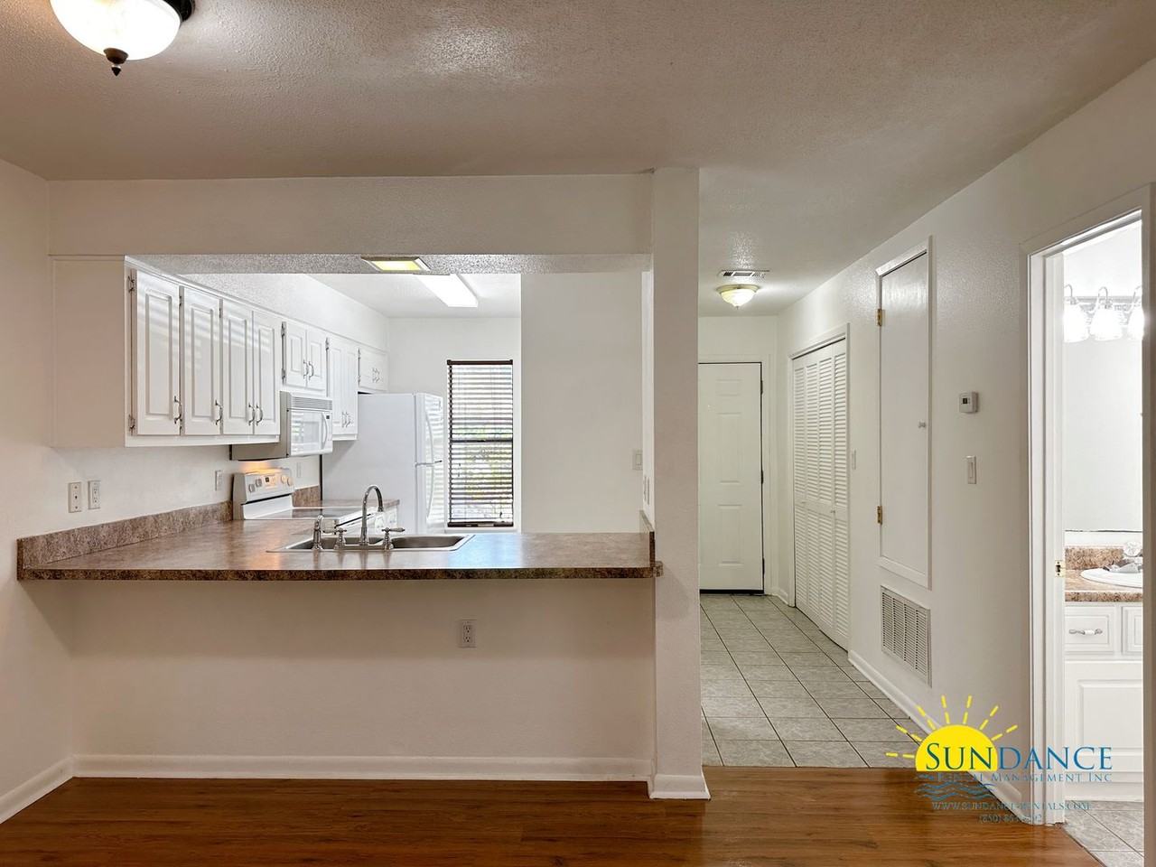 308 Woodrow St Ne #D - Photo 3 of 16