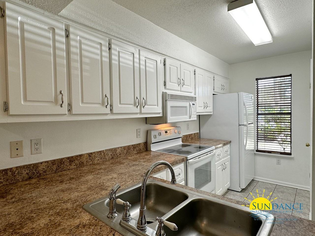 308 Woodrow St Ne #D - Photo 4 of 16