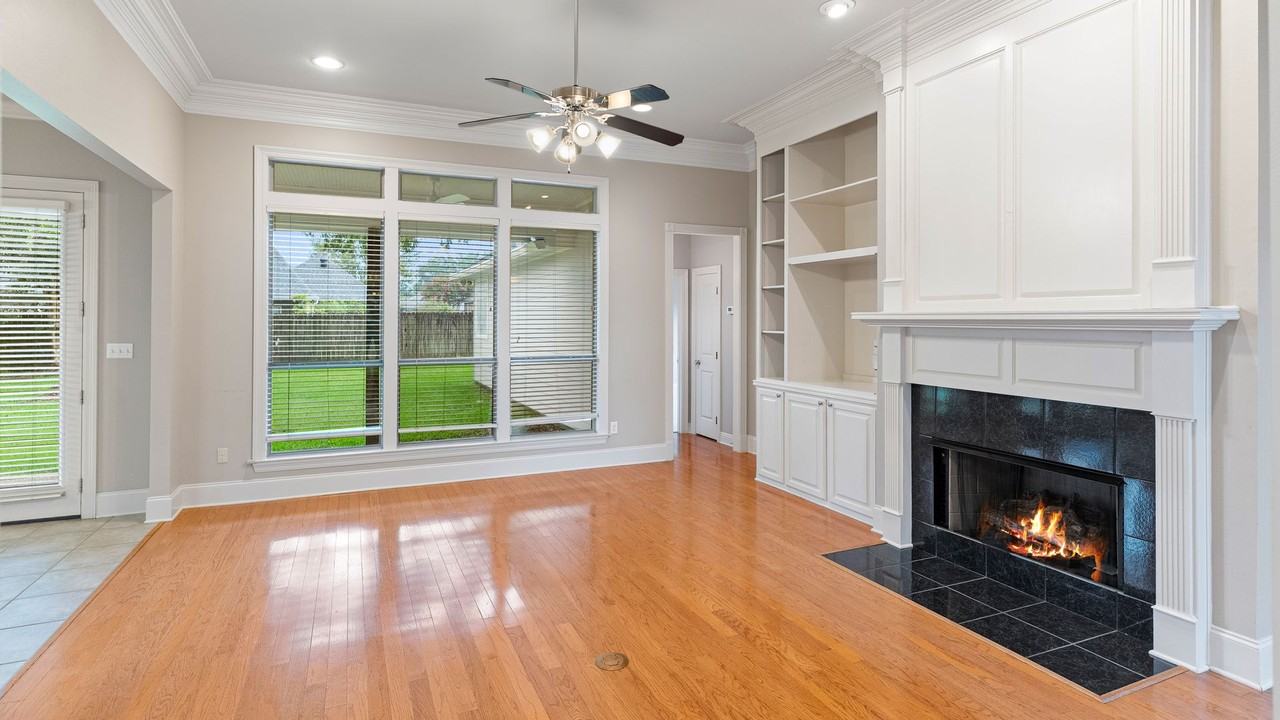 10741 Hillmont Ave - Photo 3 of 12