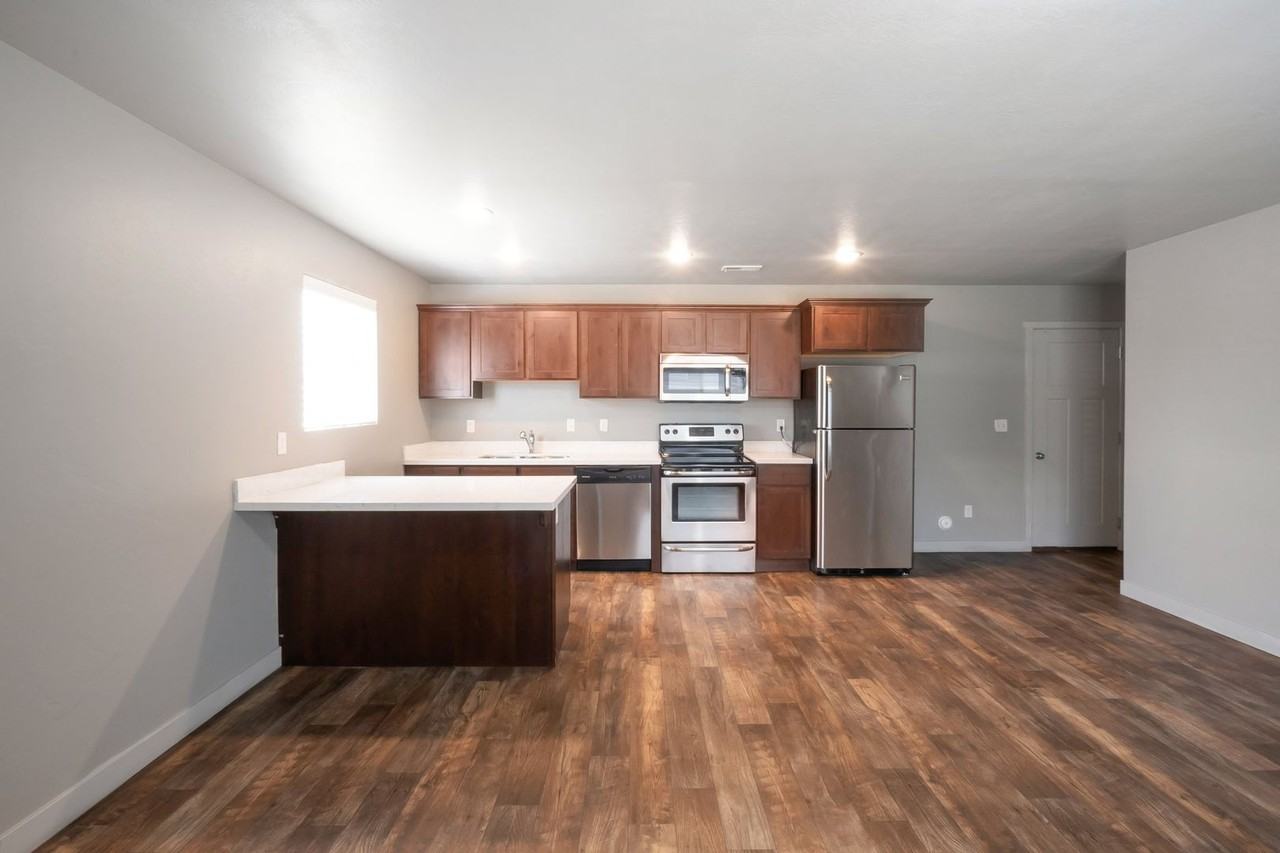 722 E 150 N - Photo 5 of 24