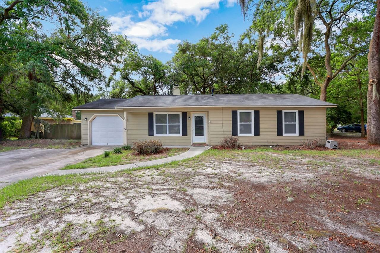 201 Whittington Dr - Photo 2 of 29