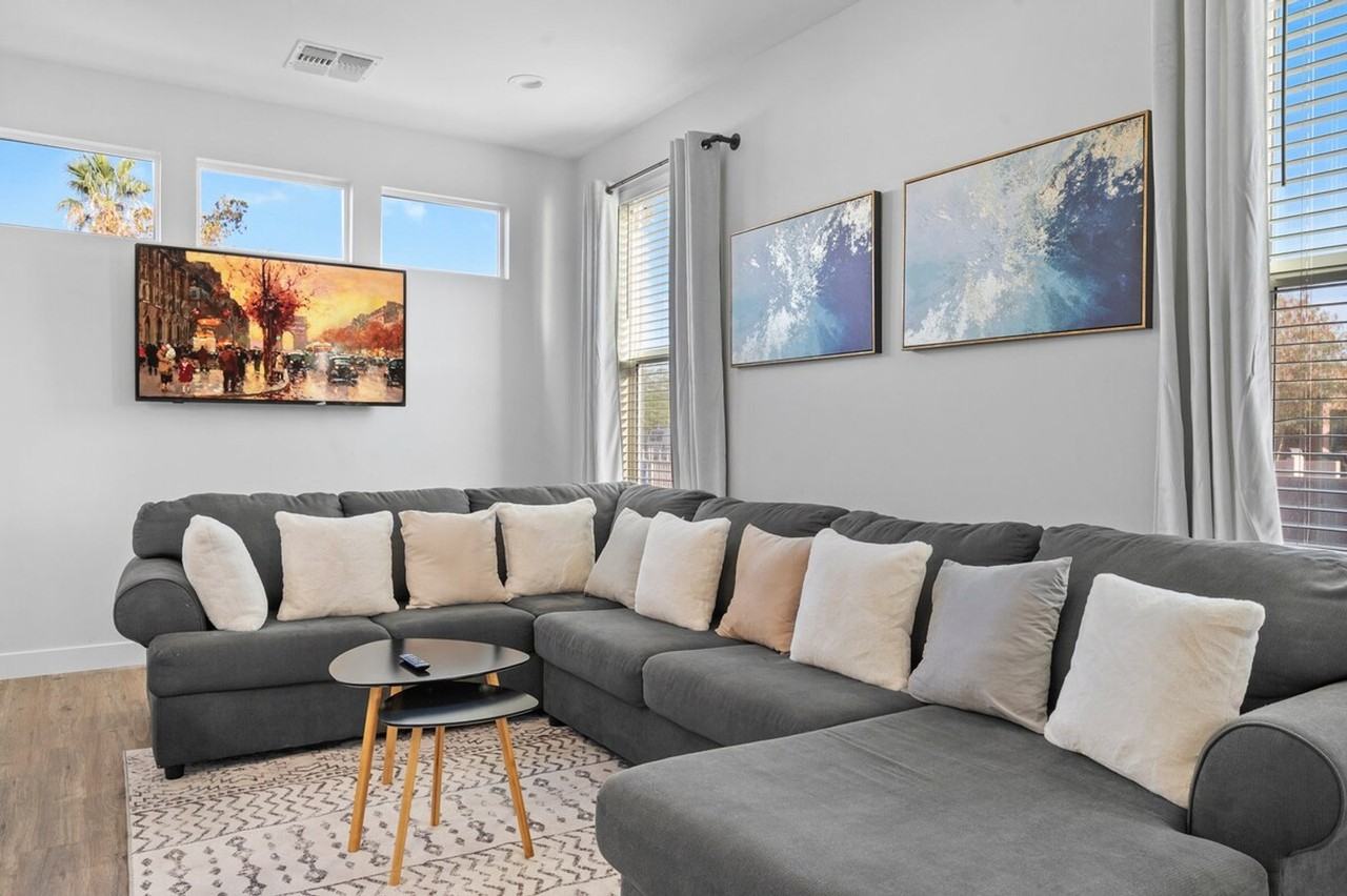 3748 East Taylor Street #1244321P - Photo 3 of 34