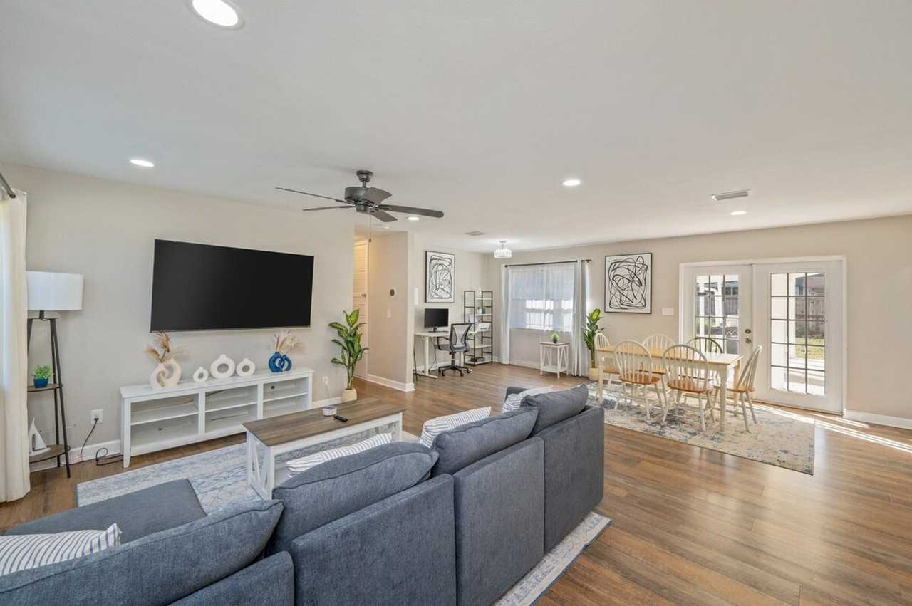 151 N Lorraine Dr #1244360P - Photo 2 of 26