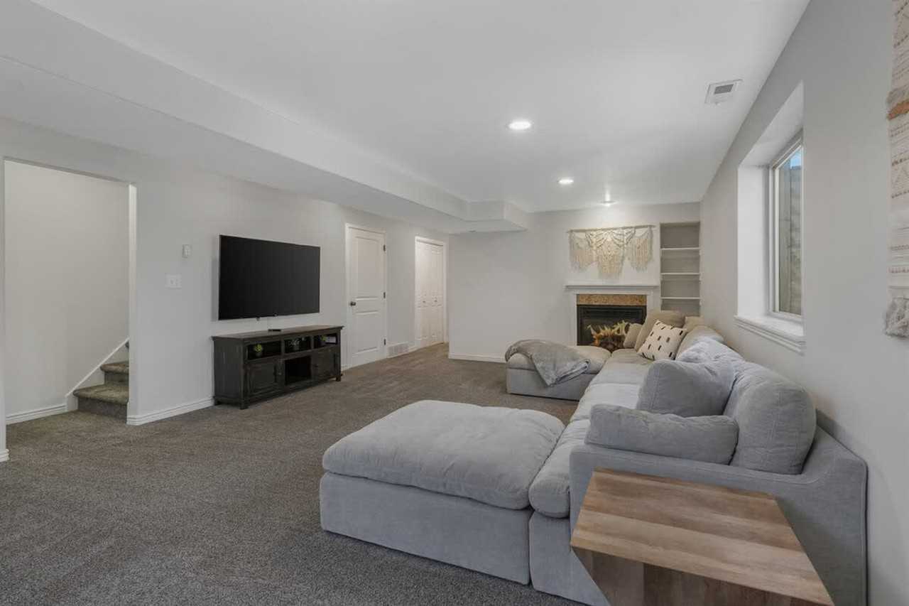 956 S 1525 W #1250670P - Photo 4 of 27