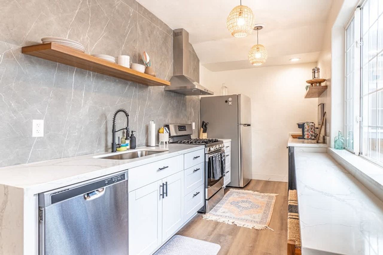 142 Bell Street - Photo 4 of 16