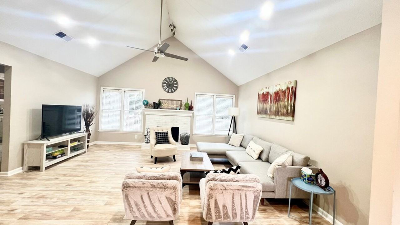 1380 Twin Bridge Ln #1254402P - Photo 3 of 27