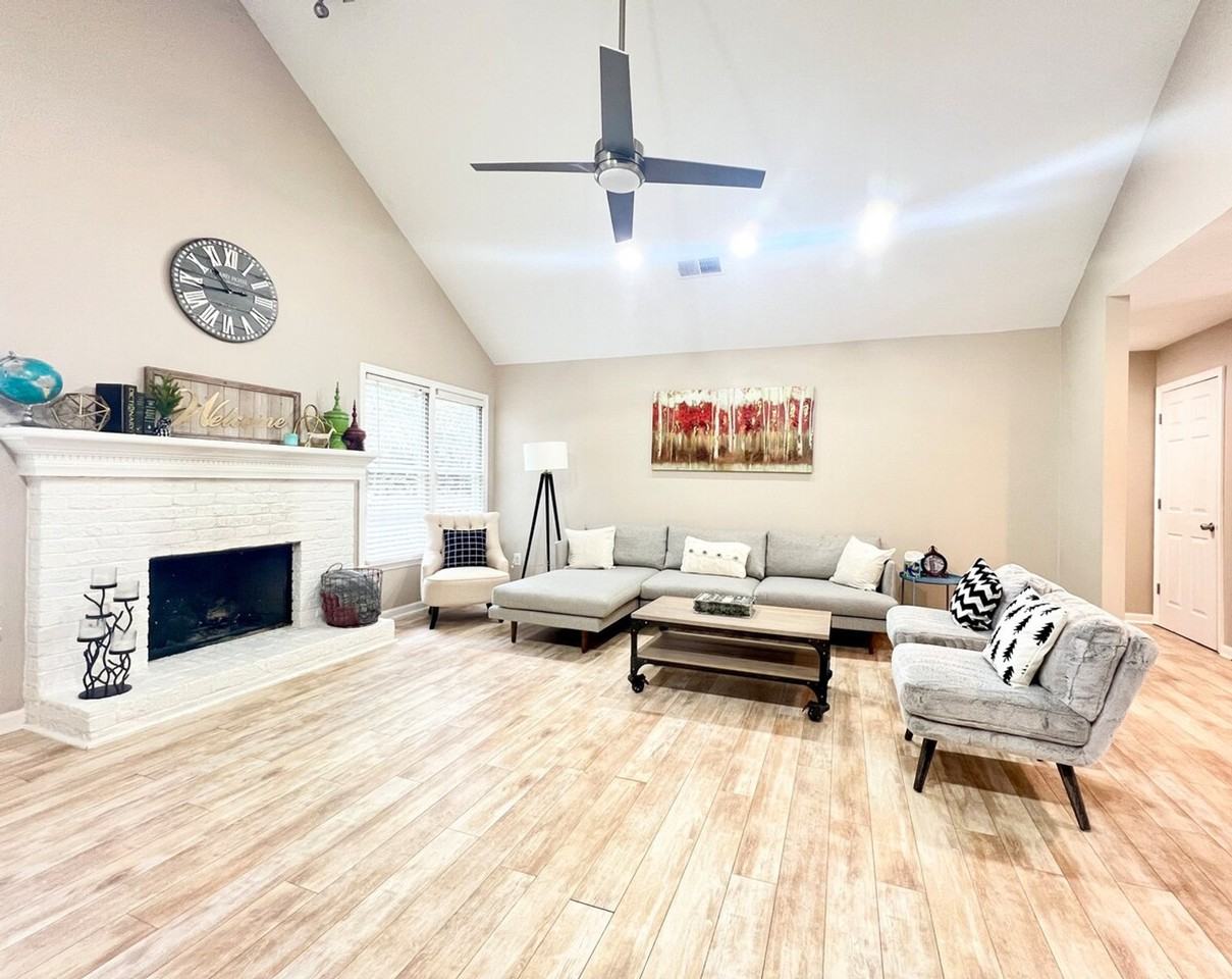 1380 Twin Bridge Ln #1254402P - Photo 4 of 27