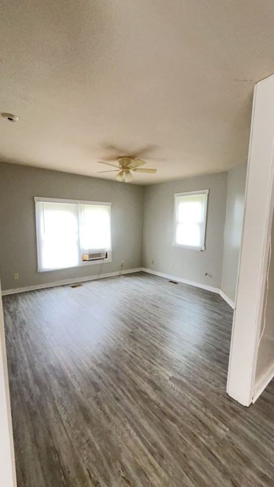 906 W. Main St - Photo 4 of 12