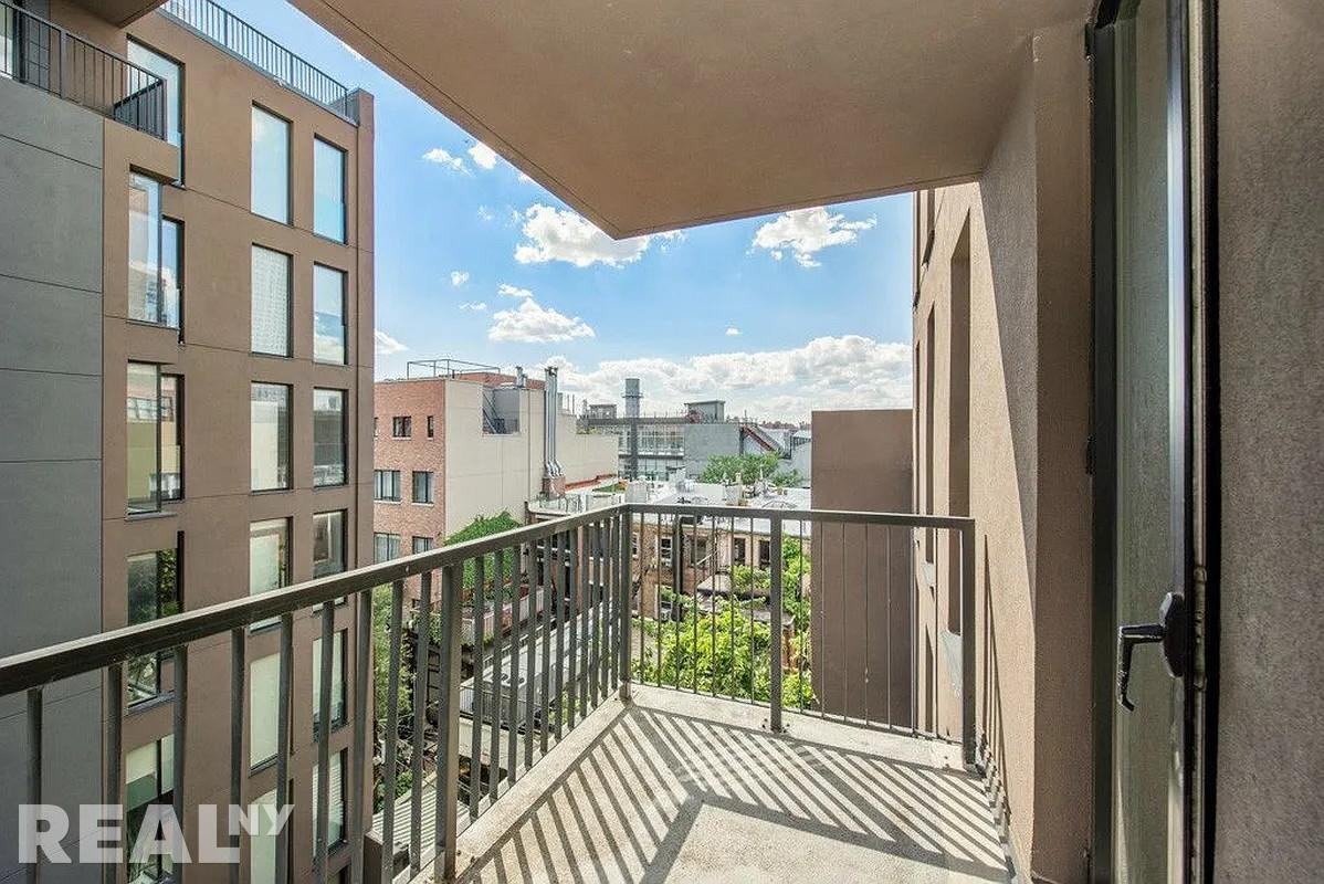 N 1st St #2I - Photo 2 of 12