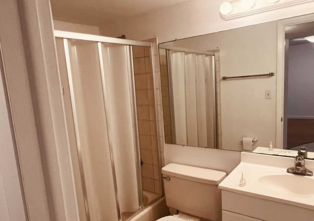 11925 Northeast 2nd Avenue #B - Photo 6 of 10