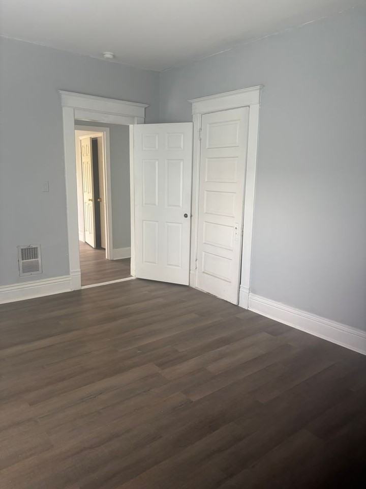 520 Zane St - Photo 3 of 16