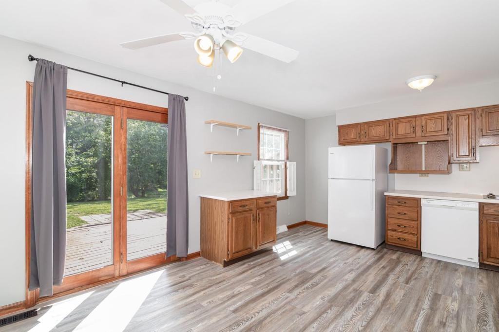 614 Park Ridge Dr - Photo 4 of 17