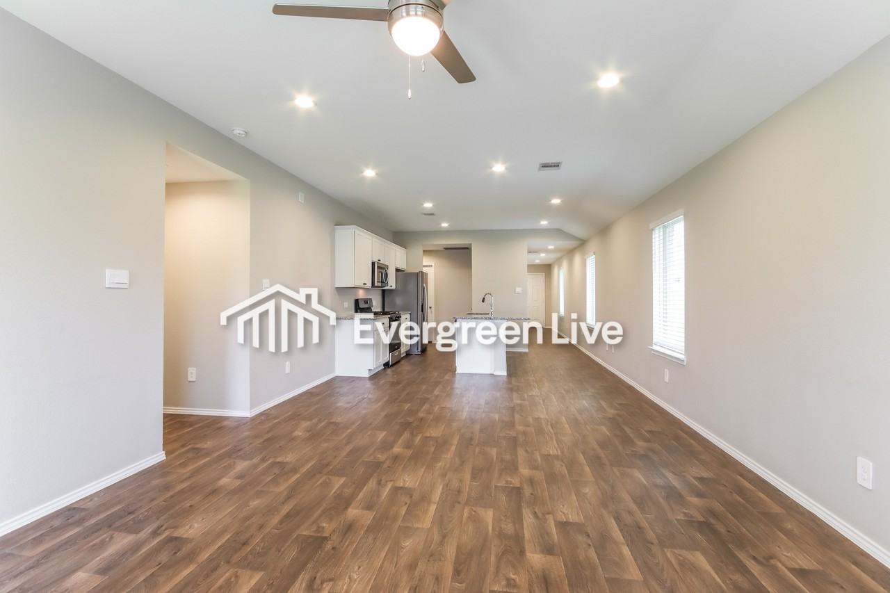 9885 Glen Brook Ln - Photo 4 of 13