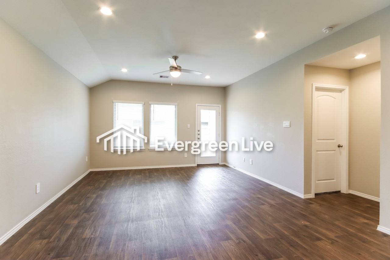 9885 Glen Brook Ln - Photo 5 of 13