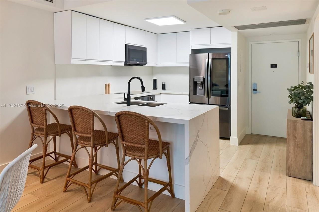 2301 Collins Ave #329 - Photo 4 of 14