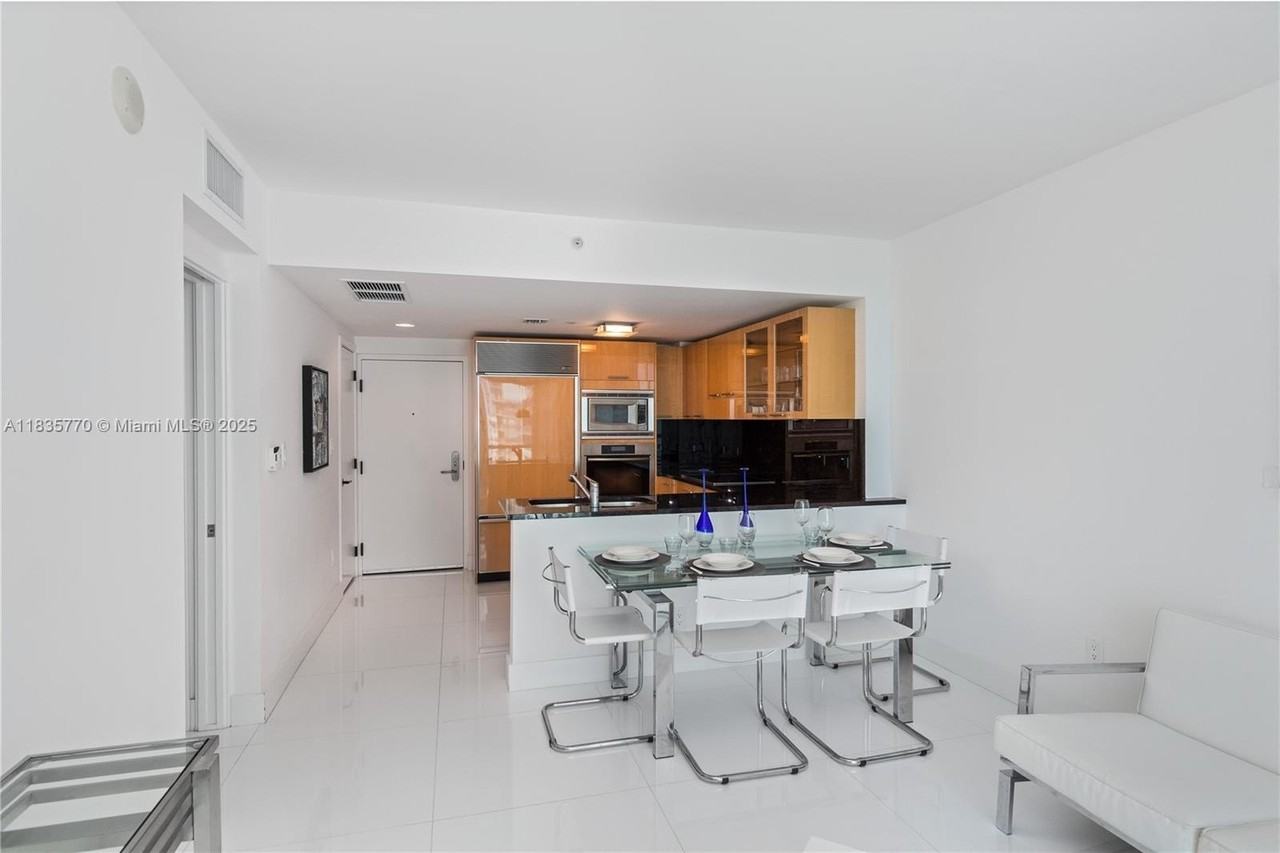 6801 Collins Avenue #1415 - Photo 4 of 20