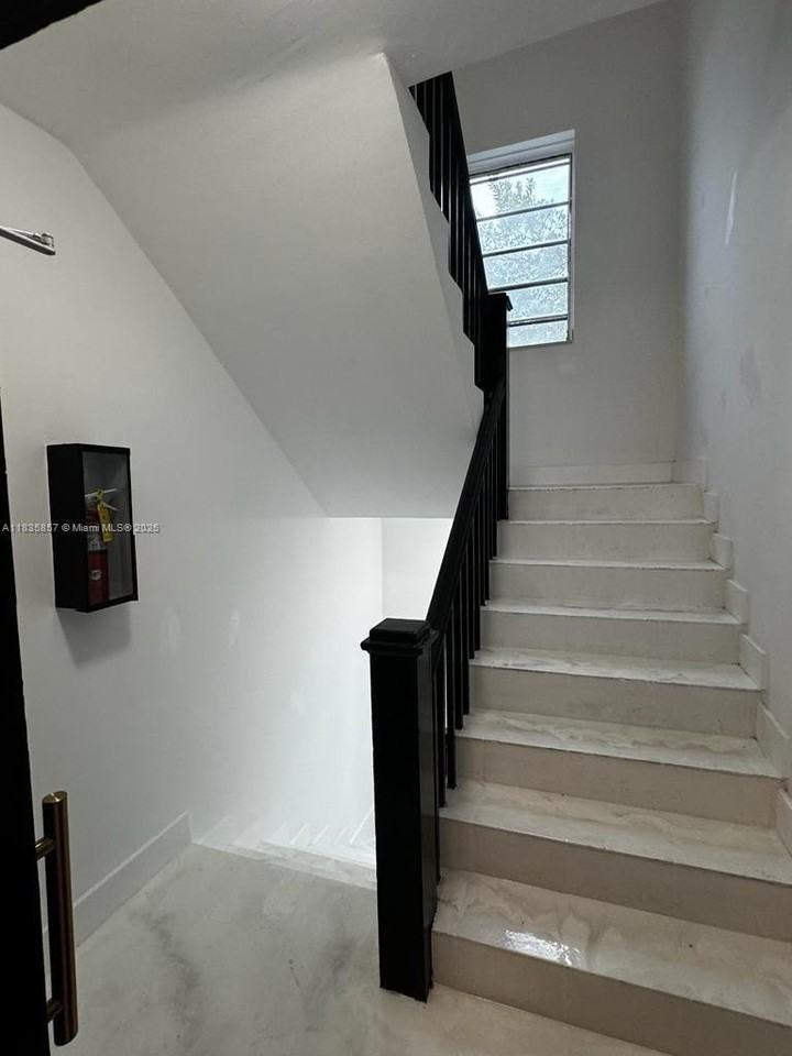 444 Ponce De Leon Blvd #12 - Photo 6 of 14