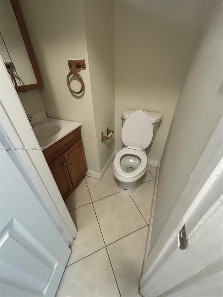 4156 Sw 24th St #A - Photo 7 of 8