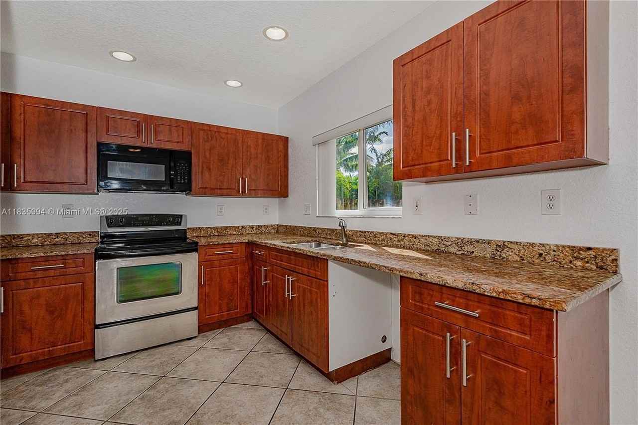 205 Ne 4th Ct #211 - Photo 3 of 17