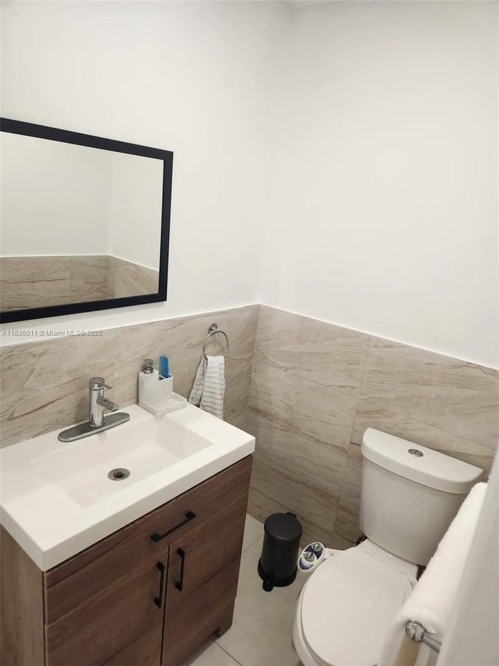 2165 Sw 47th St #1 - Photo 3 of 10