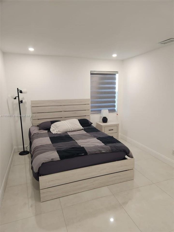 2165 Sw 47th St #1 - Photo 4 of 10