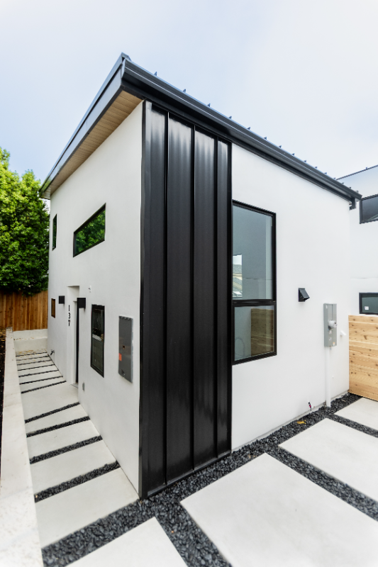 137 Terrace Ave - Photo 2 of 12