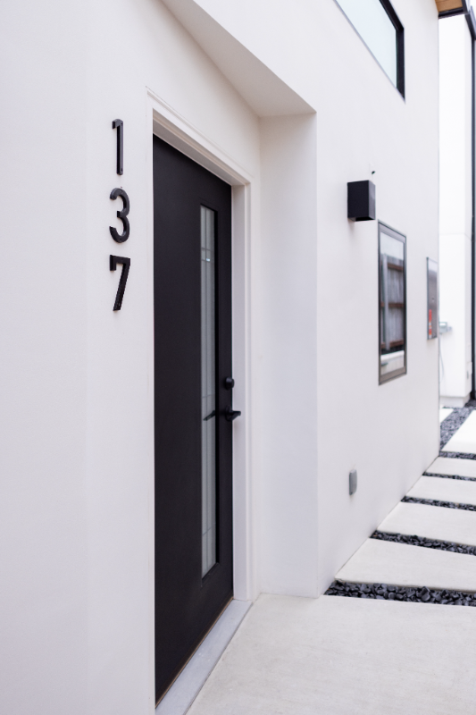 137 Terrace Ave - Photo 3 of 12