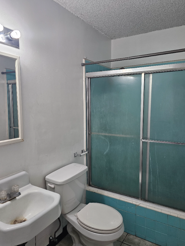 1326 Matlock Ave #405 - Photo 2 of 4