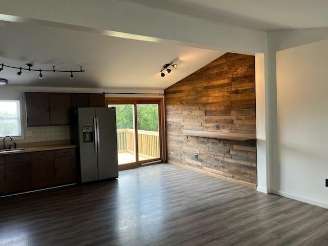 56 Meadow Rd - Photo 3 of 18