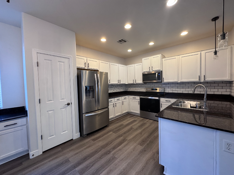 15055 W Alexandria Way - Photo 3 of 17