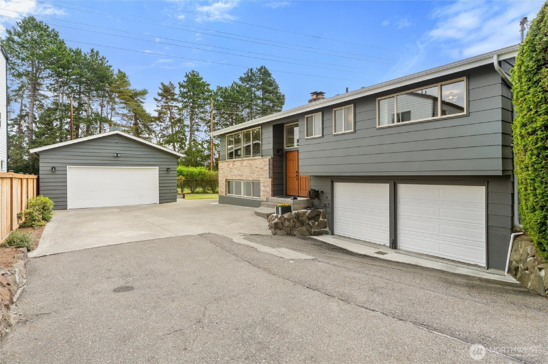 11242B Fremont Ave N - Photo 2 of 20