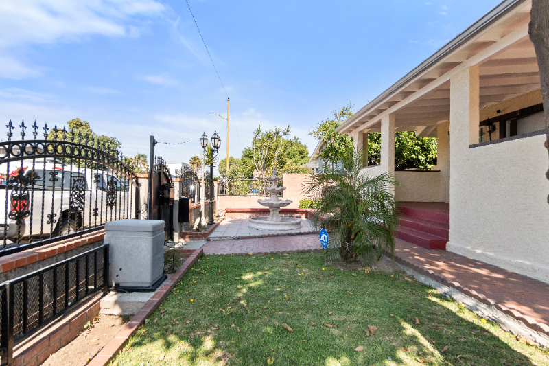 1822 E 70th St - Photo 3 of 20