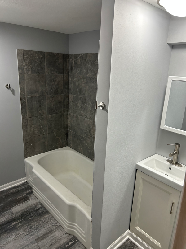 819 49th St #4 - Photo 2 of 5